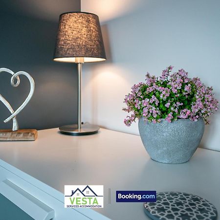 Three Bedroom Apartment By Vesta Serviced Accommodation & Short Lets Hatfield With Free Parking Eksteriør billede
