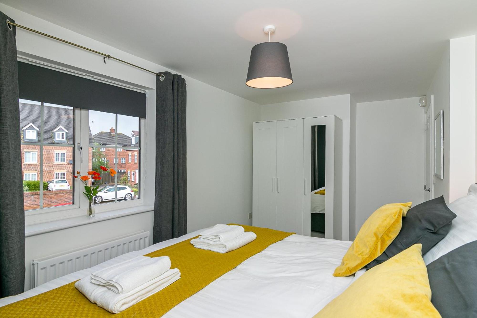 Three Bedroom Apartment By Vesta Serviced Accommodation & Short Lets Hatfield With Free Parking Eksteriør billede