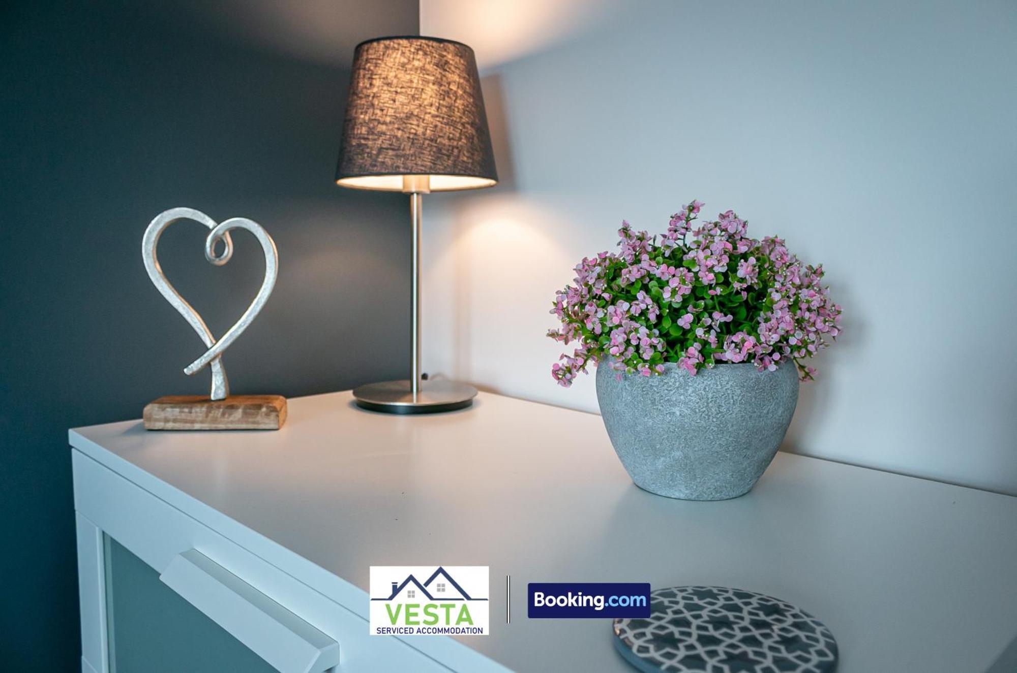 Three Bedroom Apartment By Vesta Serviced Accommodation & Short Lets Hatfield With Free Parking Eksteriør billede