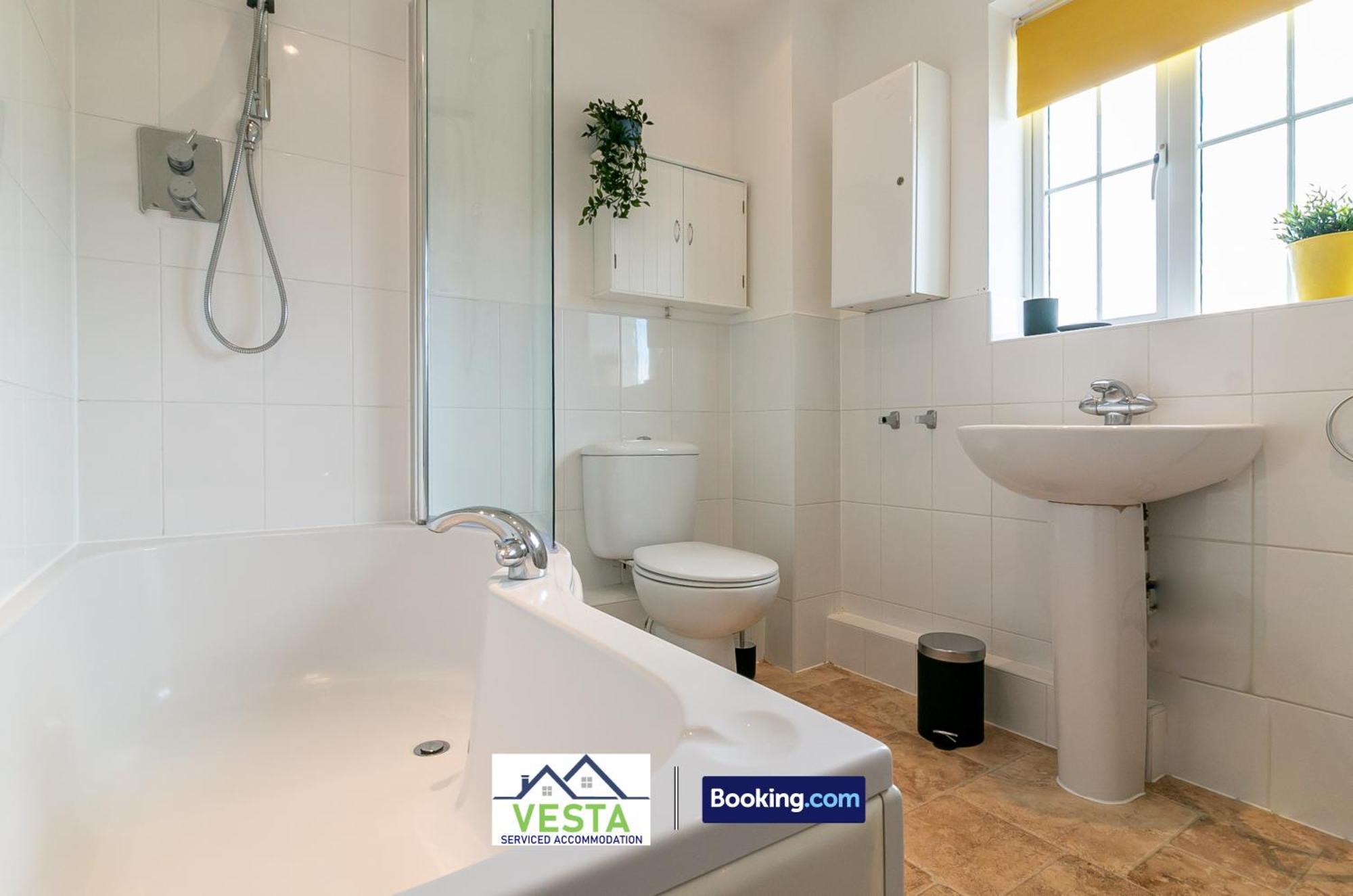 Three Bedroom Apartment By Vesta Serviced Accommodation & Short Lets Hatfield With Free Parking Eksteriør billede