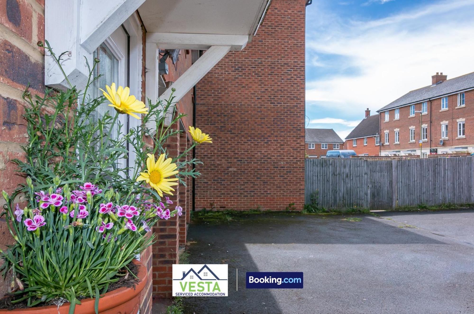 Three Bedroom Apartment By Vesta Serviced Accommodation & Short Lets Hatfield With Free Parking Eksteriør billede