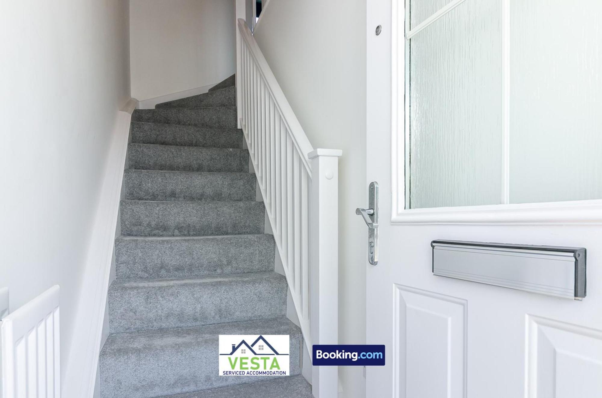 Three Bedroom Apartment By Vesta Serviced Accommodation & Short Lets Hatfield With Free Parking Eksteriør billede