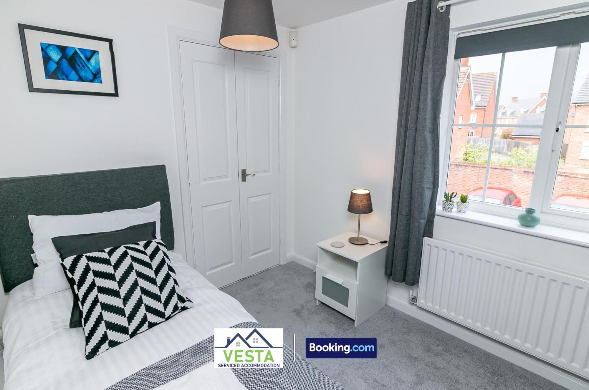 Three Bedroom Apartment By Vesta Serviced Accommodation & Short Lets Hatfield With Free Parking Eksteriør billede