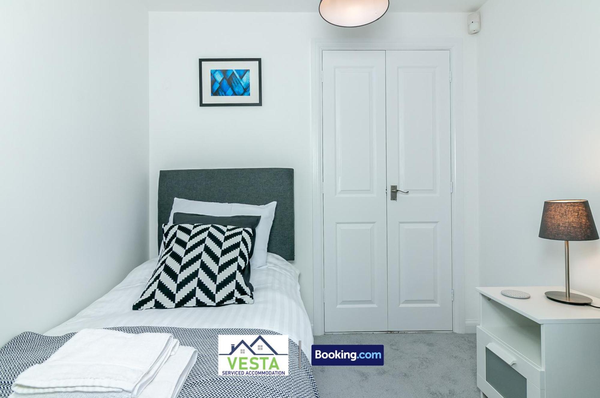 Three Bedroom Apartment By Vesta Serviced Accommodation & Short Lets Hatfield With Free Parking Eksteriør billede